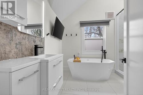 834 Beach Boulevard, Hamilton, ON - Indoor Photo Showing Laundry Room