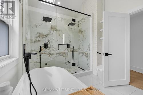 834 Beach Boulevard, Hamilton, ON - Indoor Photo Showing Bathroom
