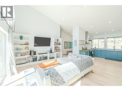 6282 Hillside Drive, Forest Grove, BC - Indoor Photo Showing Other Room
