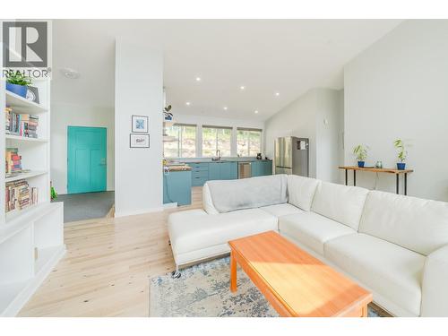 6282 Hillside Drive, Forest Grove, BC - Indoor Photo Showing Living Room
