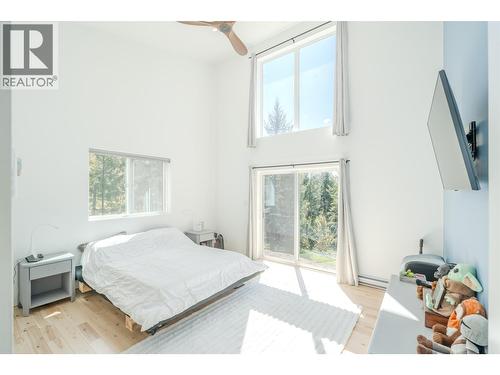 6282 Hillside Drive, Forest Grove, BC - Indoor Photo Showing Bedroom