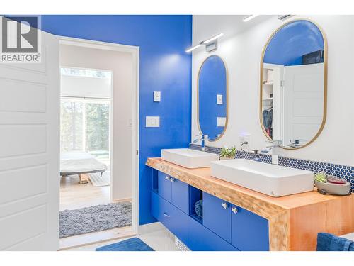 6282 Hillside Drive, Forest Grove, BC - Indoor Photo Showing Bathroom