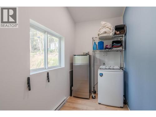 6282 Hillside Drive, Forest Grove, BC - Indoor Photo Showing Laundry Room
