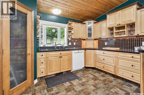 417 Daniel Drive, Buffalo Pound Lake, SK - Indoor Photo Showing Kitchen