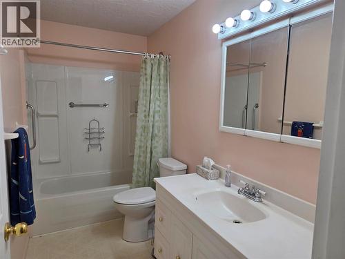 410 6Th Avenue, Keremeos, BC - Indoor Photo Showing Bathroom