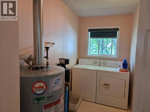 410 6Th Avenue, Keremeos, BC - Indoor Photo Showing Laundry Room
