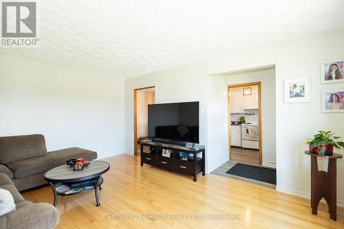 1107 Grand Avenue, Cornwall, ON - Indoor Photo Showing Living Room