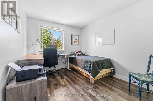 981 Barwell Avenue, Ottawa, ON - Indoor Photo Showing Bedroom