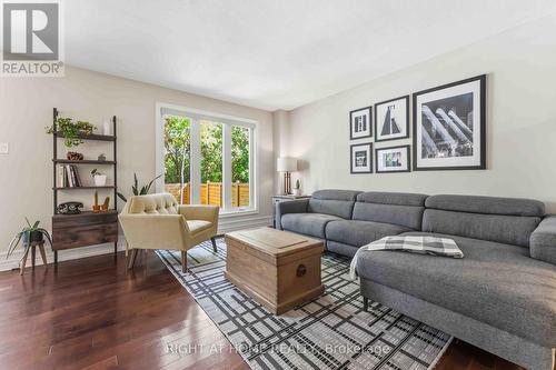 981 Barwell Avenue, Ottawa, ON - Indoor Photo Showing Living Room