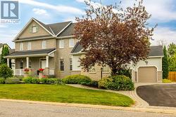 10 BEECHGROVE GARDENS Ottawa, ON K2S 1W5