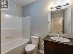 Full bathroom main floor - 