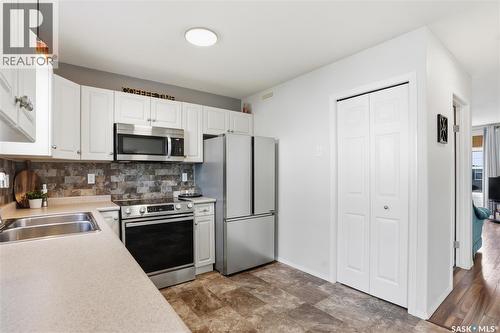 49 203 Herold Terrace, Saskatoon, SK - Indoor Photo Showing Kitchen With Double Sink