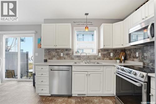 49 203 Herold Terrace, Saskatoon, SK - Indoor Photo Showing Kitchen With Double Sink