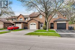4059 TEAKWOOD DRIVE  Mississauga, ON L5C 3L3