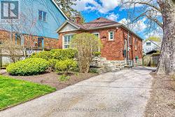 20 1/2 EAST ROAD Toronto, ON M1N 2A1