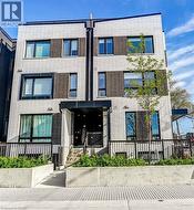 40 ED CLARK GARDENS Gardens Unit# TH16 Toronto, ON M6N 0B5