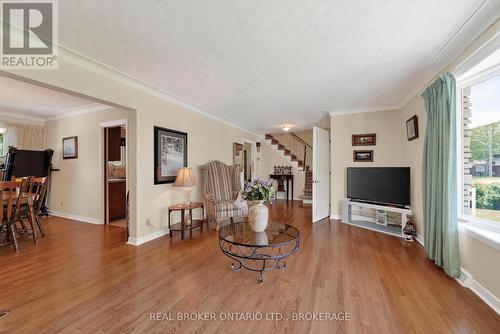 1607 Charles Street, Cornwall, ON - Indoor Photo Showing Living Room