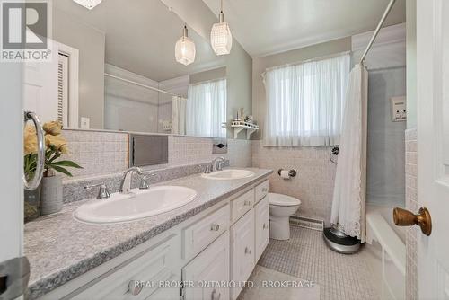 1607 Charles Street, Cornwall, ON - Indoor Photo Showing Bathroom