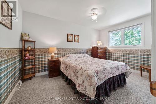 1607 Charles Street, Cornwall, ON - Indoor Photo Showing Bedroom