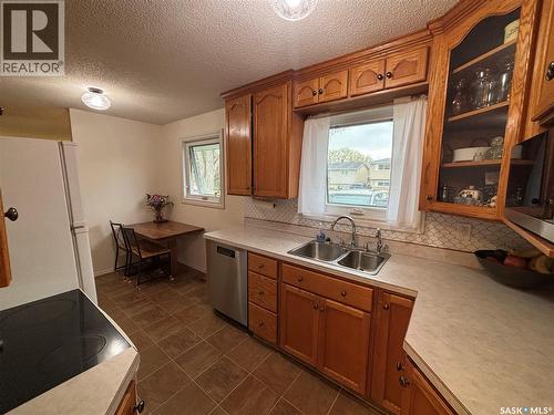 358 Bruce Street, Regina, SK - Indoor Photo Showing Kitchen With Double Sink