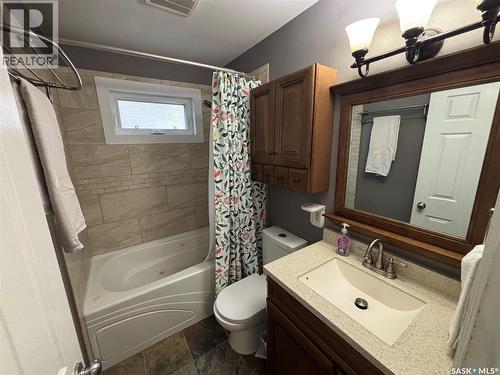 358 Bruce Street, Regina, SK - Indoor Photo Showing Bathroom