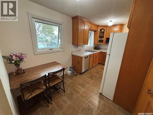358 Bruce Street, Regina, SK - Indoor Photo Showing Kitchen With Double Sink