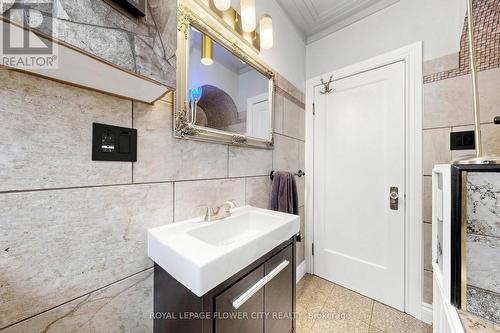 287 Courtland Avenue E, Kitchener, ON - Indoor Photo Showing Bathroom