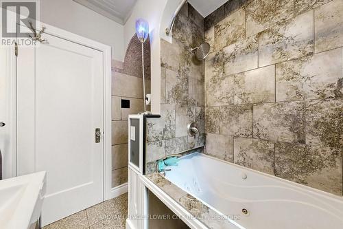 287 Courtland Avenue E, Kitchener, ON - Indoor Photo Showing Bathroom