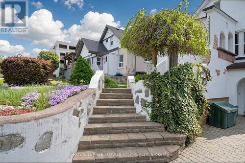 287 Courtland Avenue E, Kitchener, ON - Outdoor