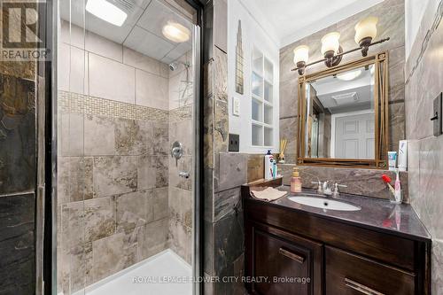 287 Courtland Avenue E, Kitchener, ON - Indoor Photo Showing Bathroom