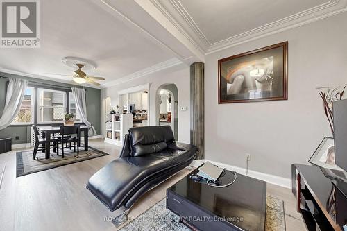 287 Courtland Avenue E, Kitchener, ON - Indoor Photo Showing Living Room