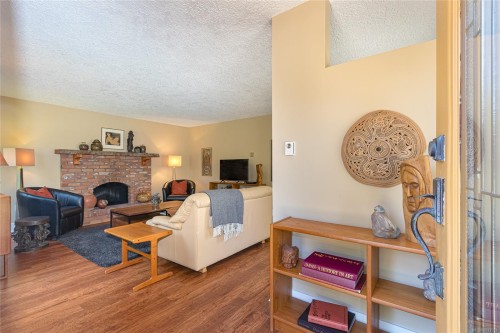 10210 Third St, Sidney, BC 