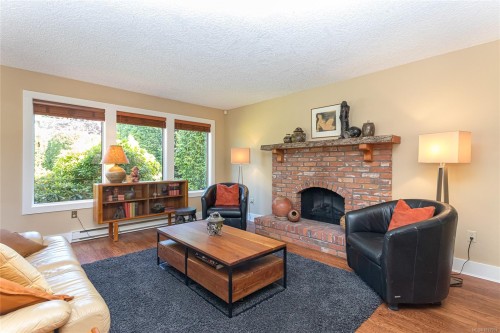 10210 Third St, Sidney, BC 