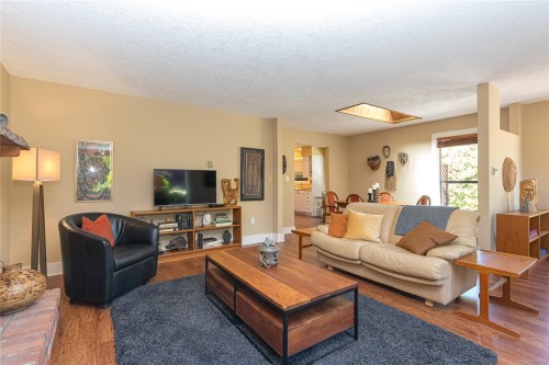 10210 Third St, Sidney, BC 
