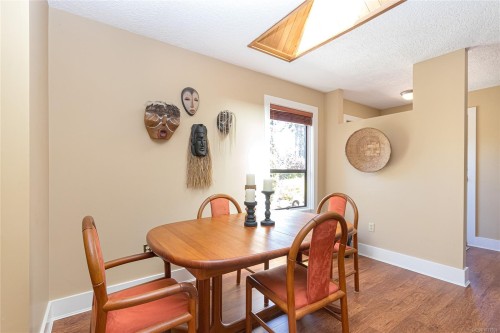 10210 Third St, Sidney, BC 