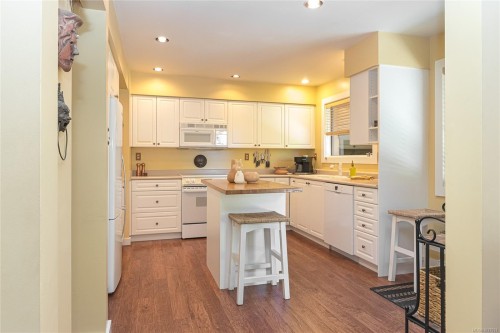 10210 Third St, Sidney, BC 