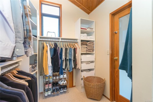 10210 Third St, Sidney, BC 