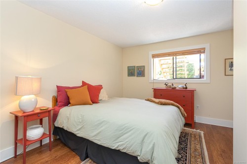 10210 Third St, Sidney, BC 