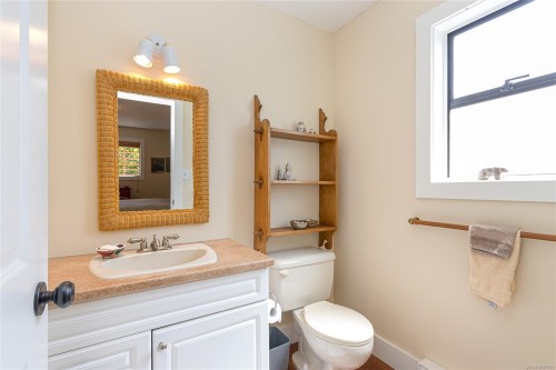 10210 Third St, Sidney, BC 