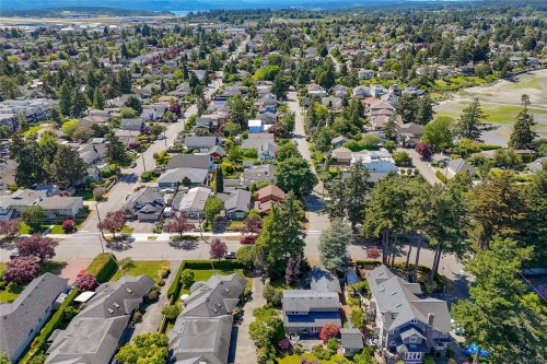 10210 Third St, Sidney, BC 