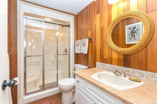 10210 Third St, Sidney, BC 
