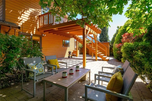 10210 Third St, Sidney, BC 