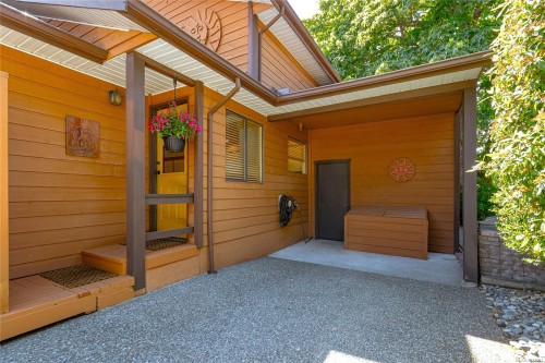 10210 Third St, Sidney, BC 
