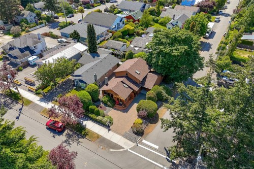 10210 Third St, Sidney, BC 