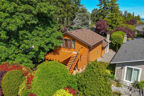 10210 Third St, Sidney, BC 