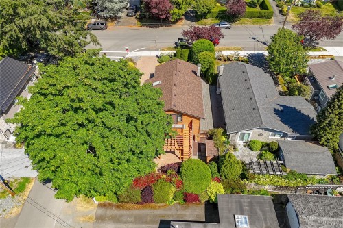 10210 Third St, Sidney, BC 