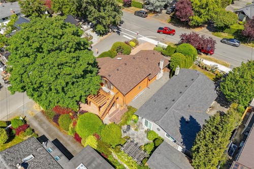 10210 Third St, Sidney, BC 