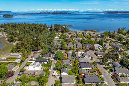 10210 Third St, Sidney, BC 