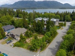 948 Hardy Pl Tofino, BC V0R 2Z0