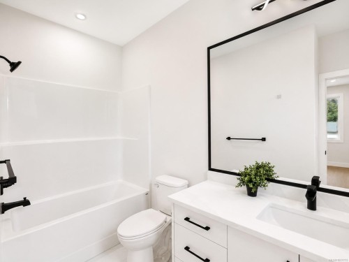 20 Leam Rd, Nanaimo, BC - Indoor Photo Showing Bathroom